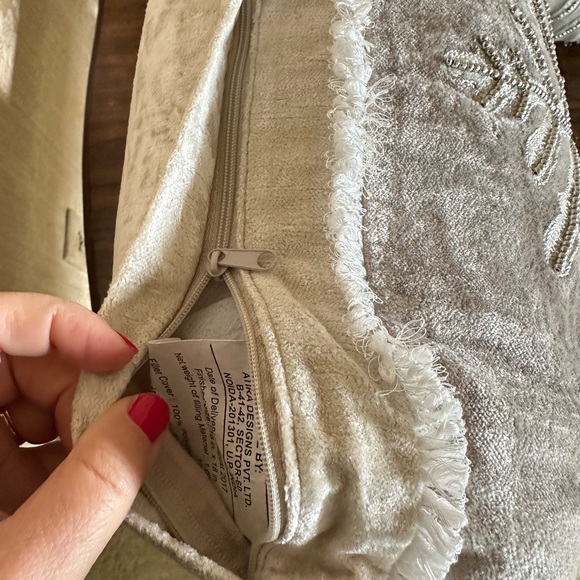 Cynthia Rowley Accent Pillows - Picture 7 of 8